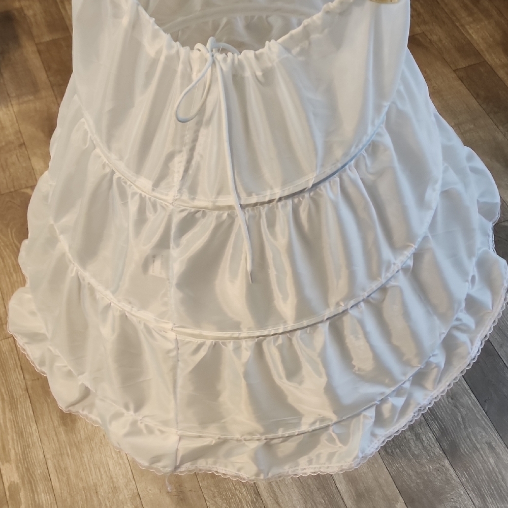 White Crinoline Petticoat - Picture 3 of 4